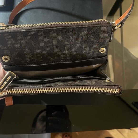 Michael Kors cross body bag - Picture 2 of 2